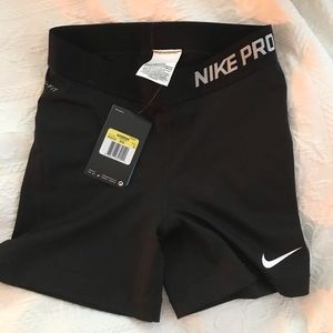 NWT black women’s size small NIKE pro shorts